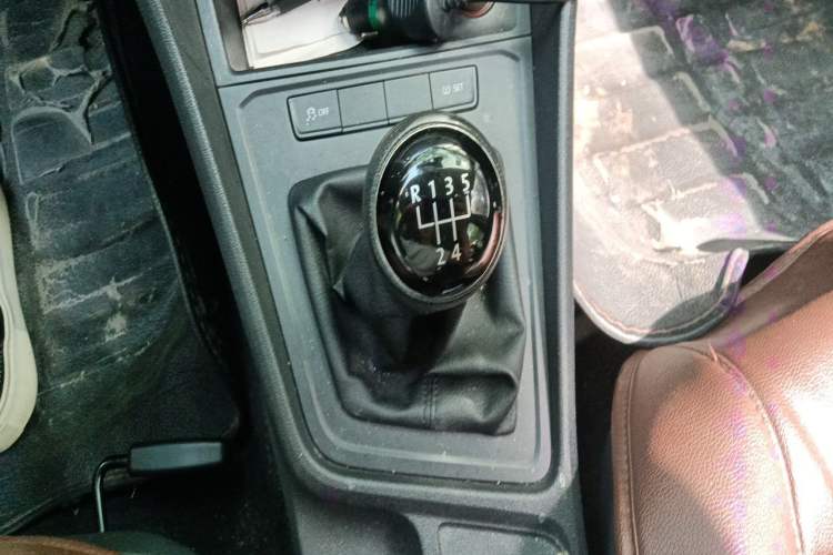 Used Volkswagen Lavida 2015 1.6L Manual Fashion Edition Gear Lever
