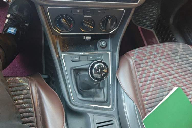 Used Volkswagen Lavida 2015 1.6L Manual Comfort Edition Gear Lever