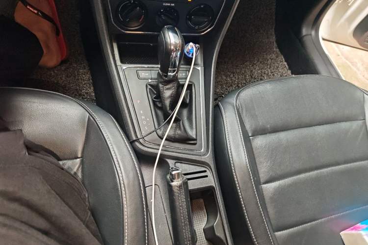 Used Volkswagen Lavida 2015 1.6L Automatic Comfort Edition Gear Lever