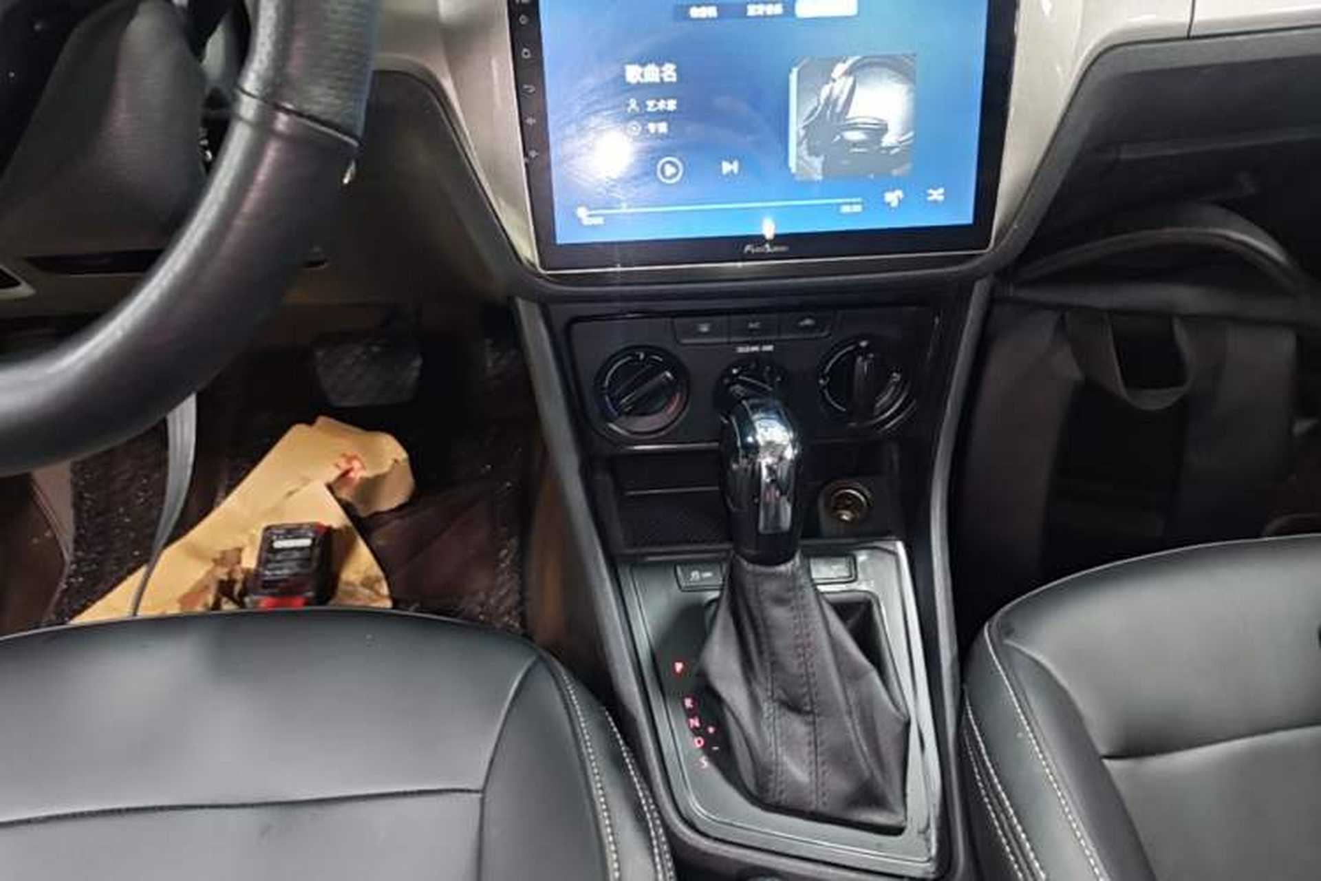 Used Volkswagen Lavida 2015 1.6L Automatic Fashion Edition Gear Lever