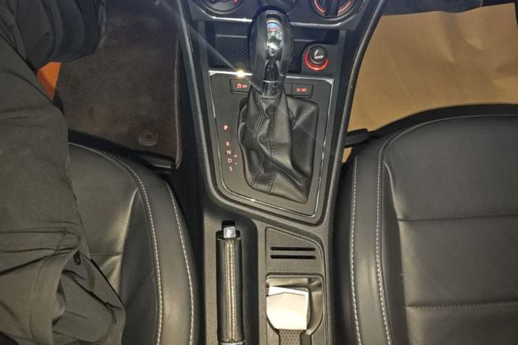 Used Volkswagen Lavida 2015 1.6L Automatic Comfort Edition Gear Lever