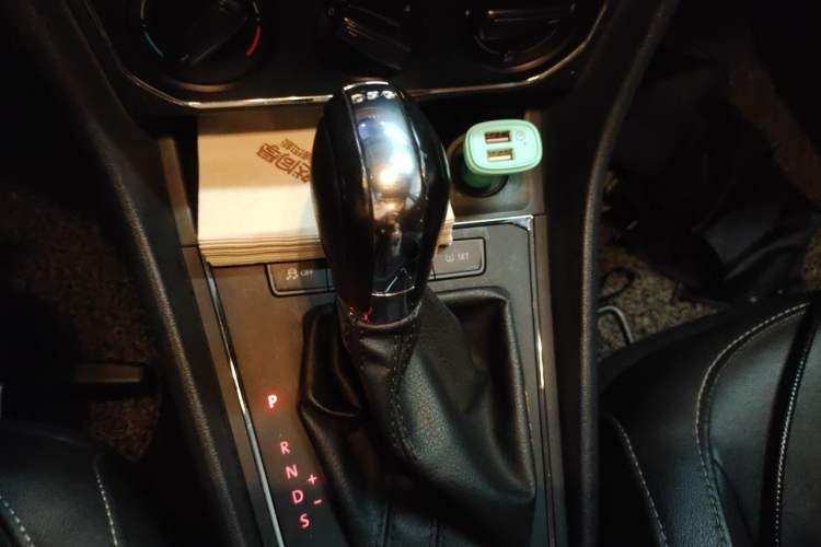 Used Volkswagen Lavida 2015 230TSI DSG Comfort Edition Gear Lever