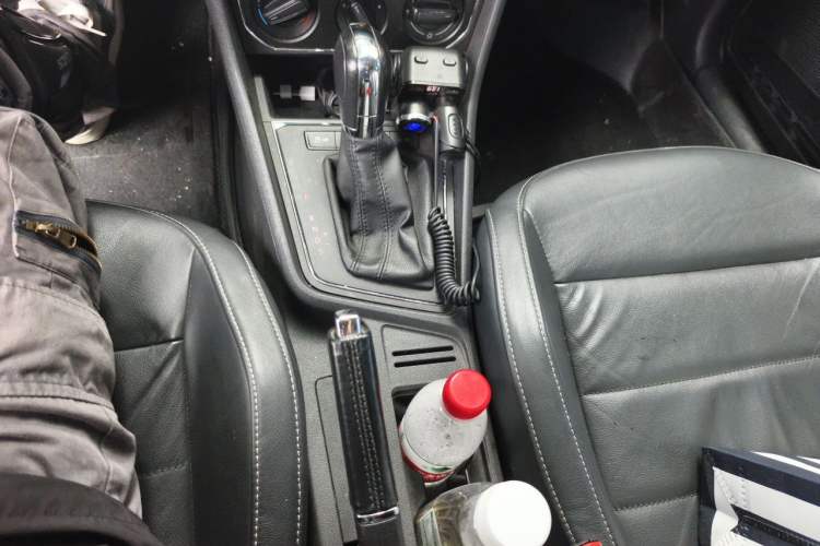 Used Volkswagen Lavida 2015 1.6L Automatic Comfort Edition Gear Lever