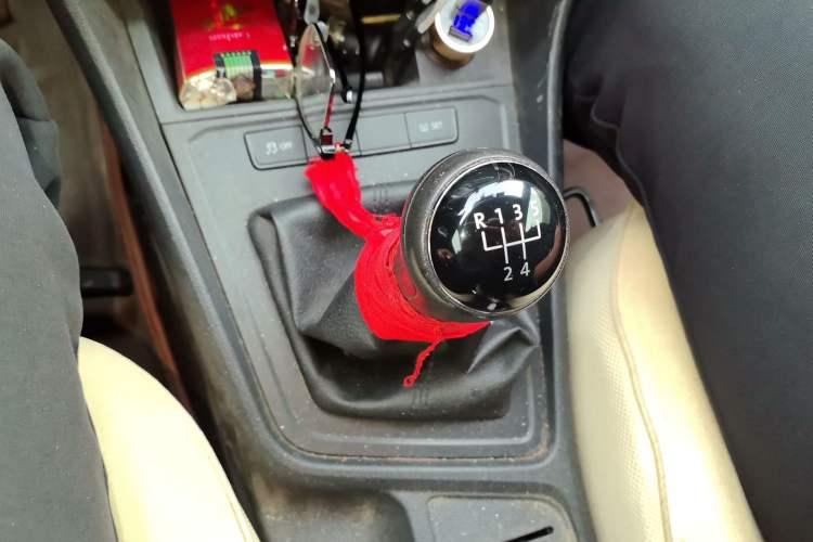 Used Volkswagen Lavida 2015 1.6L Manual Fashion Edition Gear Lever