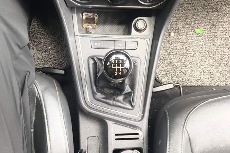 Used Volkswagen Lavida 2015 1.6L Manual Comfort Edition Gear Lever