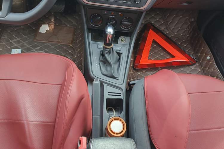 Used Volkswagen Lavida 2015 1.6L Automatic Fashion Edition Gear Lever