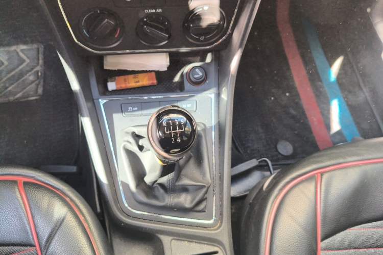 Used Volkswagen Lavida 2015 230TSI Manual Comfort Edition Gear Lever