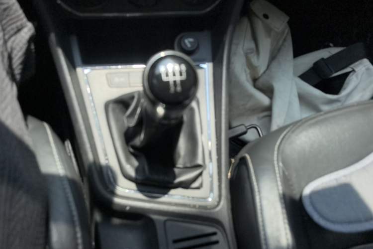 Used Volkswagen Lavida 2015 1.6L Manual Comfort Edition Gear Lever