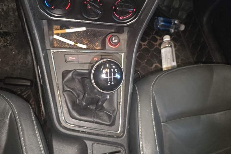 Used Volkswagen Lavida 2015 1.6L Manual Comfort Edition Gear Lever