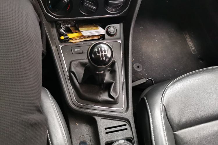 Used Volkswagen Lavida 2015 1.6L Manual Comfort Edition Gear Lever
