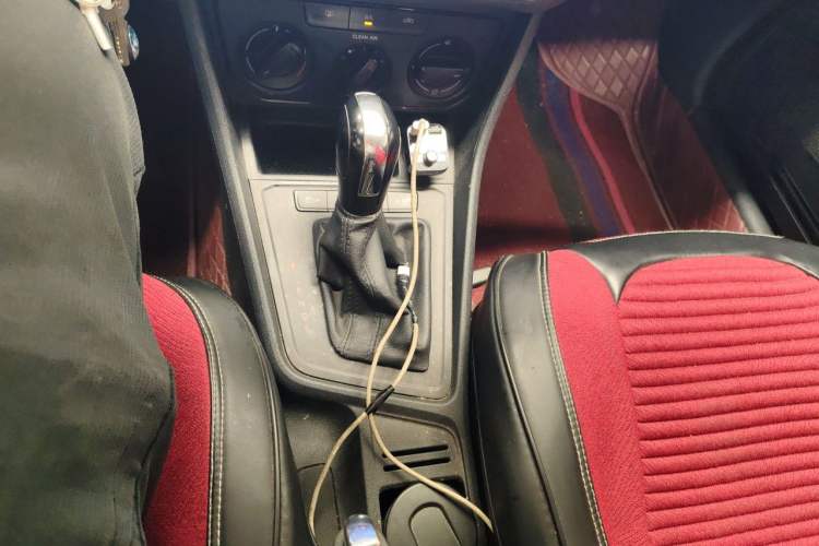 Used Volkswagen Lavida 2015 1.6L Automatic Fashion Edition Gear Lever