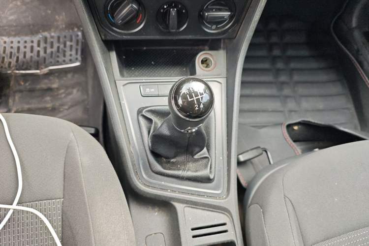 Used Volkswagen Lavida 2015 1.6L Manual Fashion Edition Gear Lever