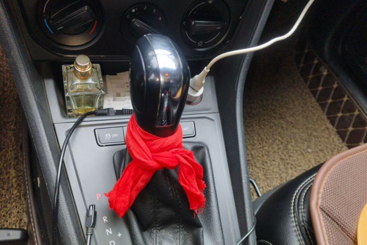 Used Volkswagen Lavida 2015 1.6L Automatic Fashion Edition Gear Lever