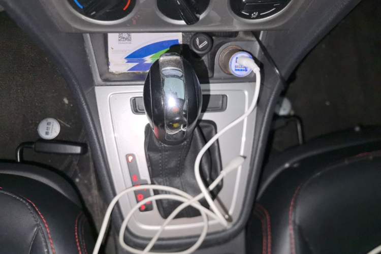 Used Volkswagen Lavida 2015 1.6L Automatic Fashion Edition Gear Lever
