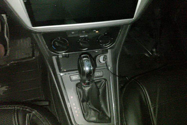 Used Volkswagen Lavida 2015 1.6L Automatic Comfort Edition Gear Lever