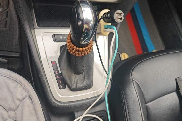 Used Volkswagen Lavida 2015 1.6L Automatic Fashion Edition Gear Lever