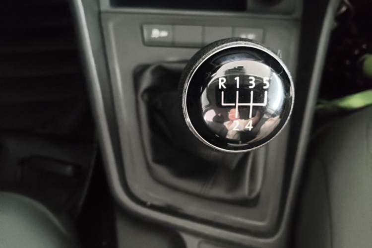 Used Volkswagen Lavida 2015 1.6L Manual Fashion Edition Gear Lever