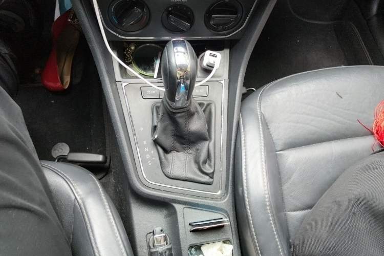Used Volkswagen Lavida 2015 1.6L Automatic Comfort Edition Gear Lever