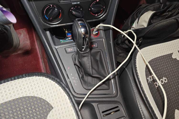 Used Volkswagen Lavida 2015 1.6L Automatic Comfort Edition Gear Lever