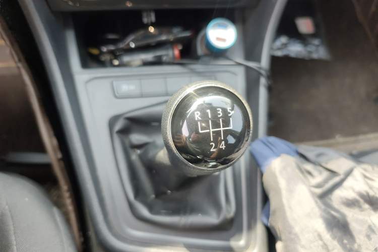 Used Volkswagen Lavida 2015 1.6L Manual Fashion Edition Gear Lever