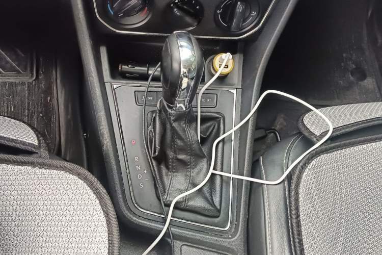 Used Volkswagen Lavida 2015 1.6L Automatic Comfort Edition Gear Lever