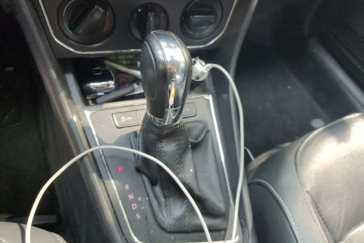 Used Volkswagen Lavida 2015 1.6L Automatic Comfort Edition Gear Lever