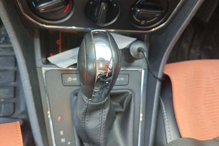 Used Volkswagen Lavida 2015 1.6L Automatic Comfort Edition Gear Lever
