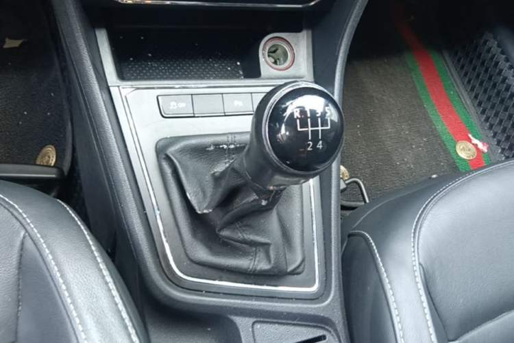 Used Volkswagen Lavida 2015 1.6L Manual Comfort Edition Gear Lever