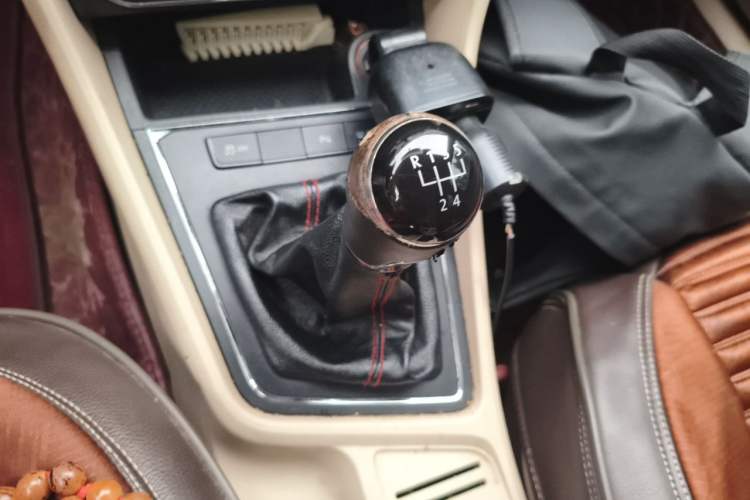 Used Volkswagen Lavida 2015 1.6L Manual Comfort Edition Gear Lever