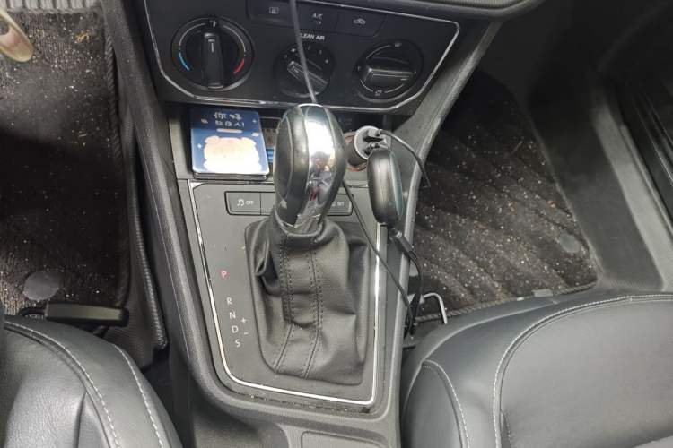 Used Volkswagen Lavida 2015 1.6L Automatic Comfort Edition Gear Lever