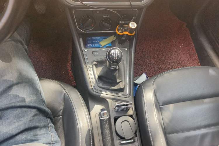 Used Volkswagen Lavida 2015 1.6L Manual Comfort Edition Gear Lever