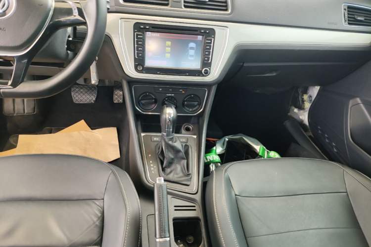 Used Volkswagen Lavida 2015 1.6L Automatic Comfort Edition Gear Lever