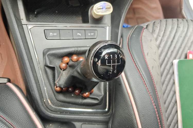 Used Volkswagen Lavida 2015 1.6L Manual Comfort Edition Gear Lever
