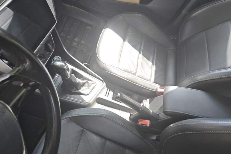 Used Volkswagen Lavida 2015 1.6L Automatic Comfort Edition Gear Lever