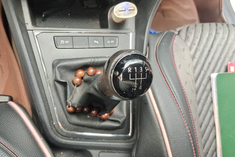 Used Volkswagen Lavida 2015 1.6L Manual Comfort Edition Gear Lever