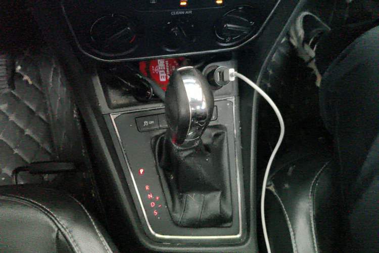 Used Volkswagen Lavida 2015 1.6L Automatic Comfort Edition Gear Lever