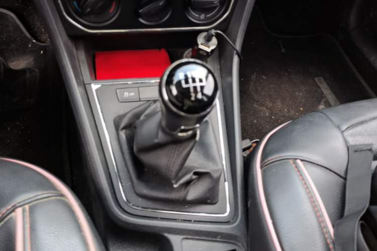 Used Volkswagen Lavida 2015 1.6L Manual Comfort Edition Gear Lever