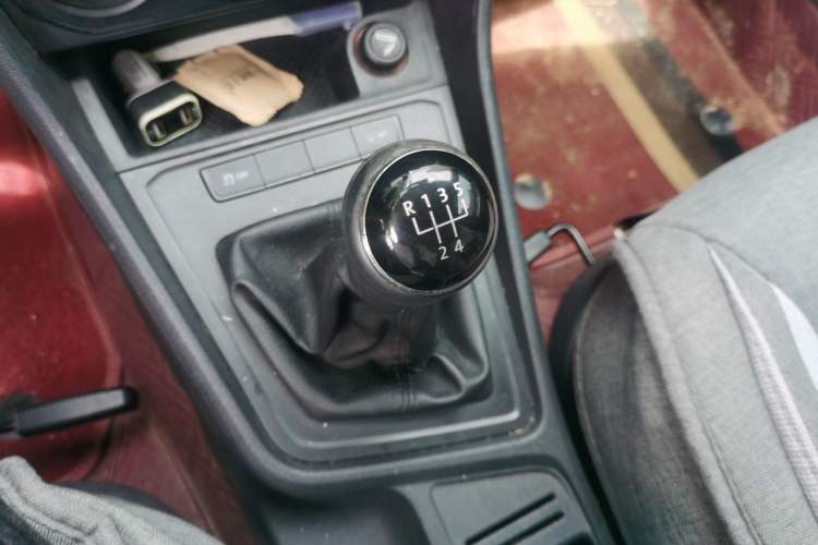 Used Volkswagen Lavida 2015 1.6L Manual Fashion Edition Gear Lever