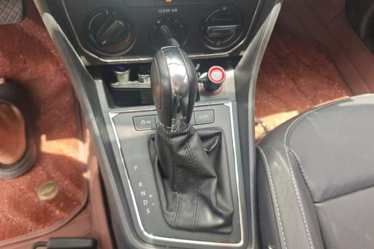 Used Volkswagen Lavida 2015 1.6L Automatic Comfort Edition Gear Lever