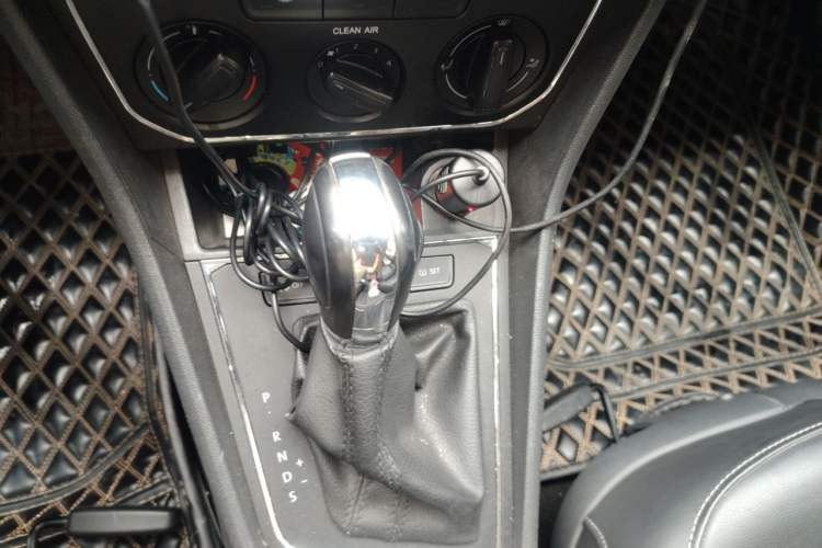 Used Volkswagen Lavida 2015 1.6L Automatic Comfort Edition Gear Lever