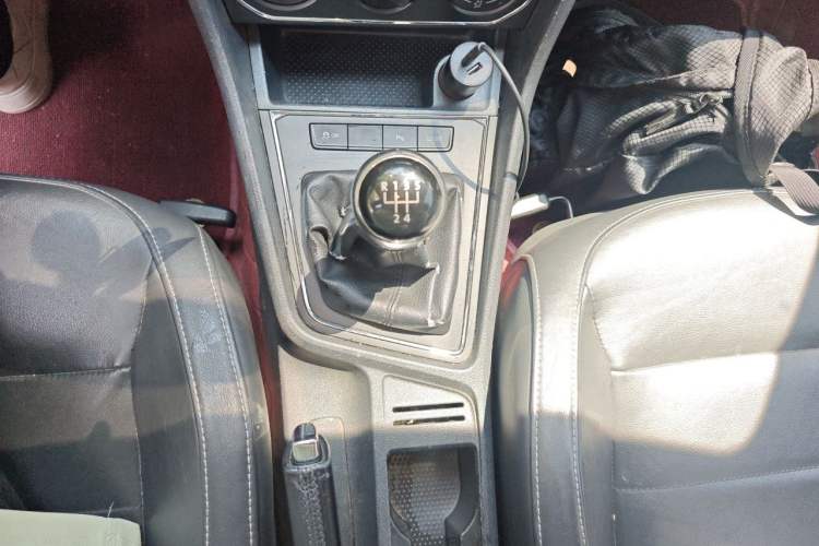Used Volkswagen Lavida 2015 1.6L Manual Comfort Edition Gear Lever
