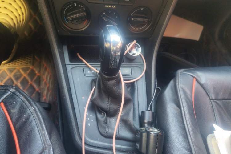 Used Volkswagen Lavida 2015 1.6L Automatic Fashion Edition Gear Lever