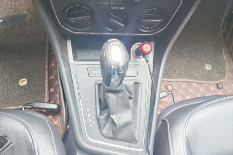 Used Volkswagen Lavida 2015 230TSI DSG Comfort Edition Gear Lever