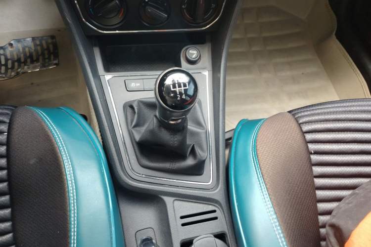Used Volkswagen Lavida 2015 1.6L Manual Comfort Edition Gear Lever
