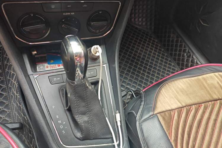 Used Volkswagen Lavida 2015 1.6L Automatic Comfort Edition Gear Lever