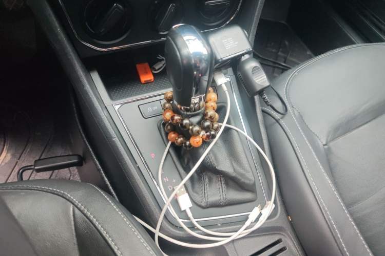 Used Volkswagen Lavida 2015 1.6L Automatic Comfort Edition Gear Lever