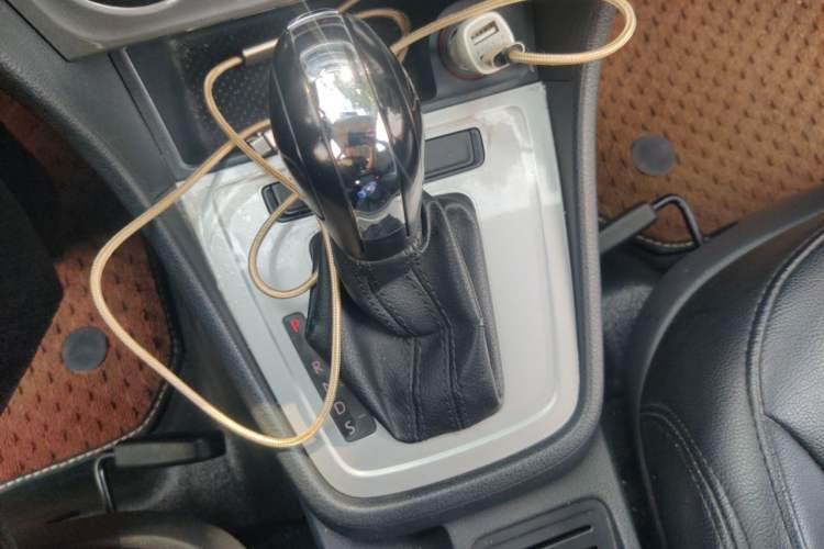 Used Volkswagen Lavida 2015 1.6L Automatic Fashion Edition Gear Lever
