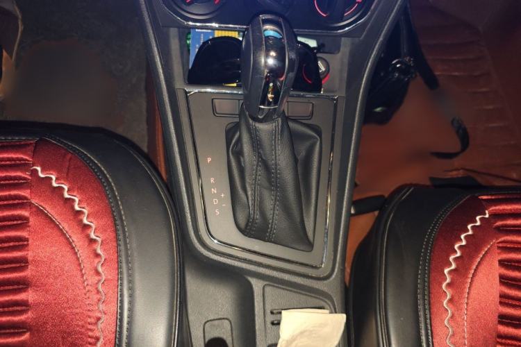 Used Volkswagen Lavida 2015 1.6L Automatic Comfort Edition Gear Lever
