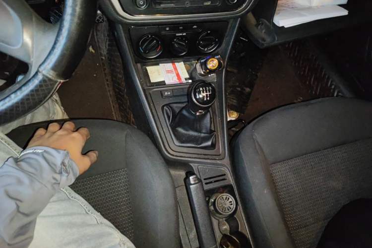 Used Volkswagen Lavida 2015 1.6L Manual Fashion Edition Gear Lever