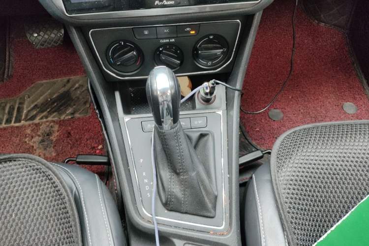 Used Volkswagen Lavida 2015 1.6L Automatic Comfort Edition Gear Lever